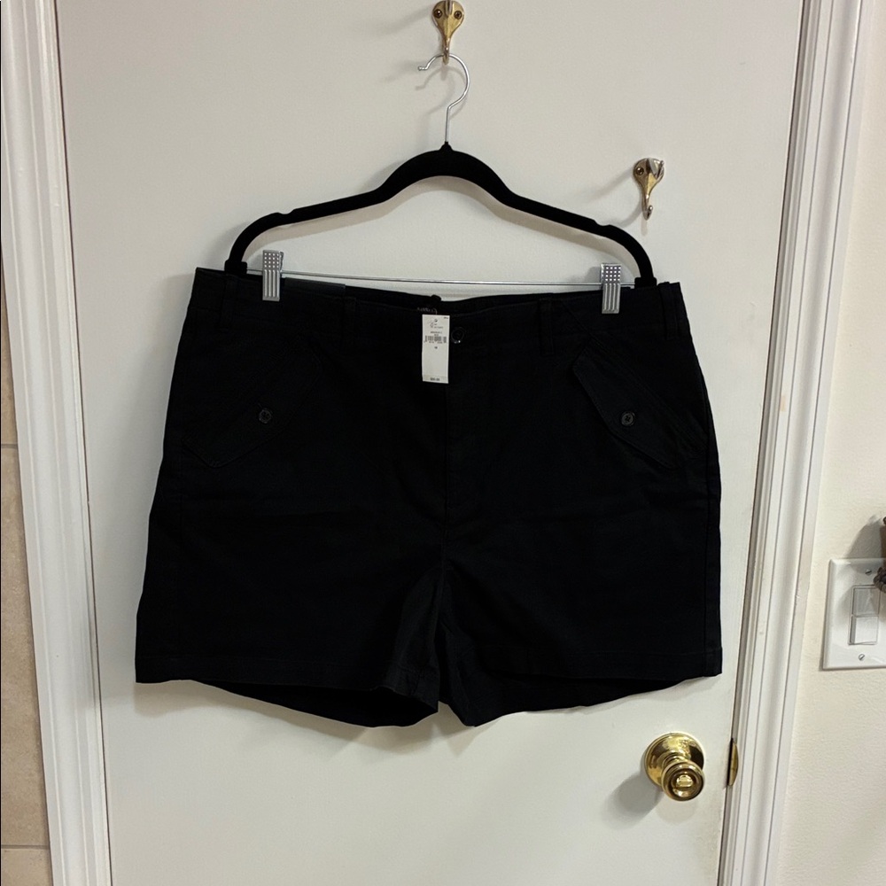 NWT Banana Republic Women's Black Chino Shorts in Sz 18
